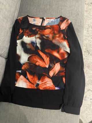 Camisa CO Estampada Floral Negra Naranja