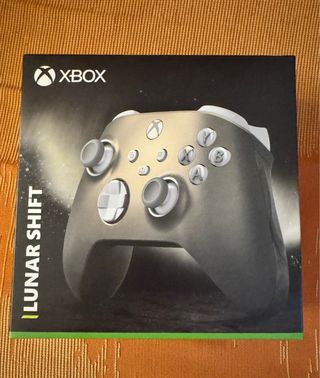 Xbox Series S + 2 Mandos + Base Carga