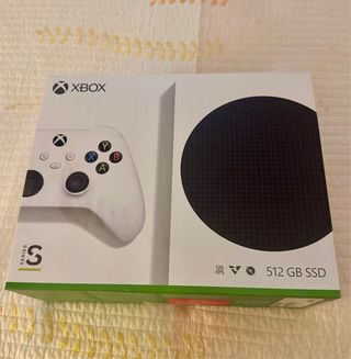 Xbox Series S + 2 Mandos + Base Carga