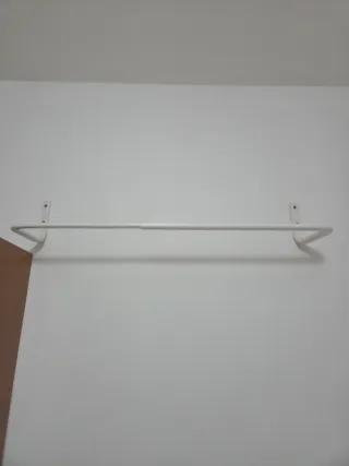 Perchero de pared metálico blanco