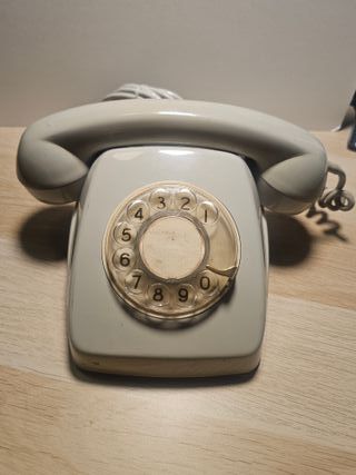 Teléfono antiguo de sobremesa