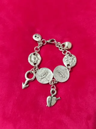 Pulsera de plata con dijes