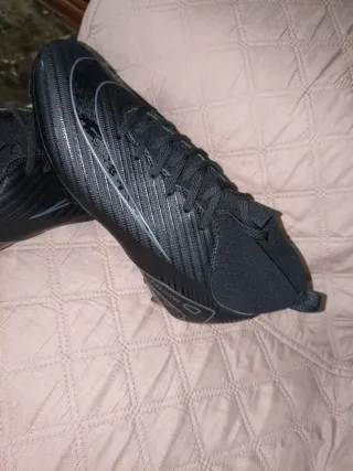 Botas de fútbol Fez200w negras y verdes
