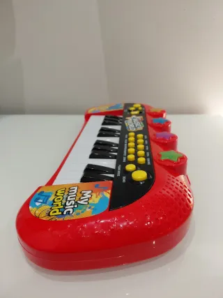 Piano infantil My Music World rojo