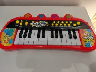 Piano infantil My Music World rojo