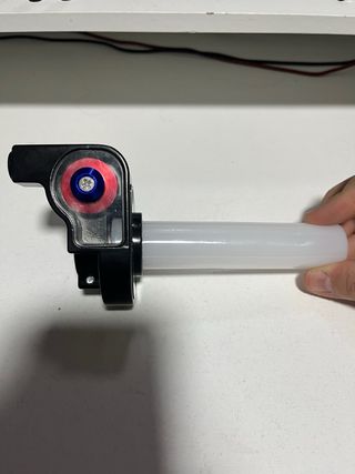 Puño Acelerador Corto Moto Cable Rojo y negro