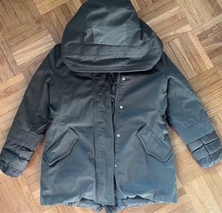 Abrigo REVERSIBLE de Plumas/impermeable. IMPECABLE