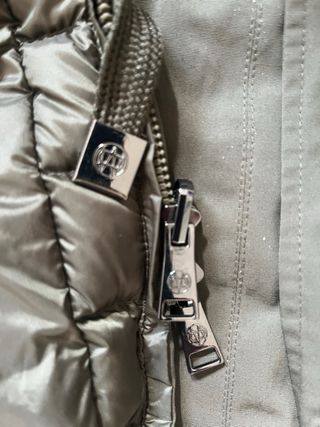 Abrigo REVERSIBLE de Plumas/impermeable. IMPECABLE