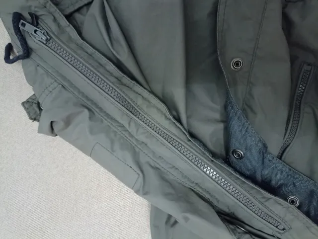 Cortavientos con capucha