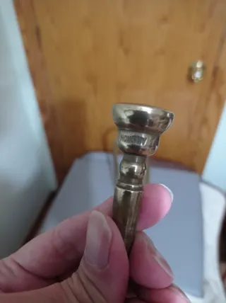 Corneta larga de latón