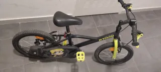 Bicicleta Btwin 16 Negra y verde lima