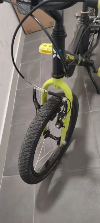 Bicicleta Btwin 16 Negra y verde lima