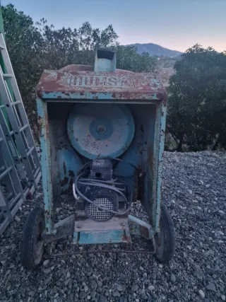 Hormigonera grande con motor de repuesto