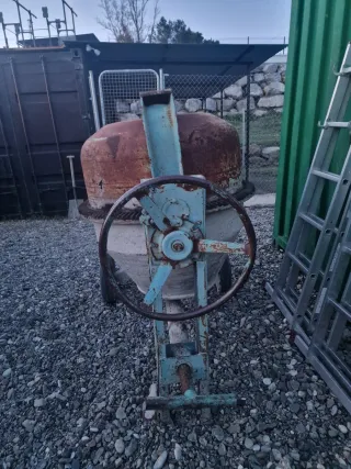 Hormigonera grande con motor de repuesto