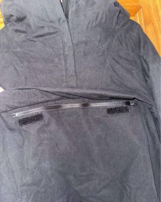 Abrigo Supreme Negro con Capucha