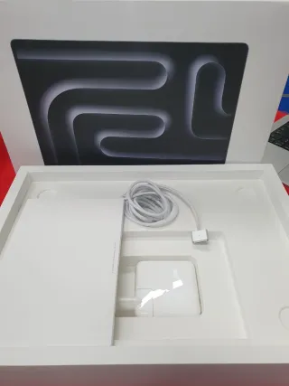 Apple MacBook Pro A3112 Gris Espacial