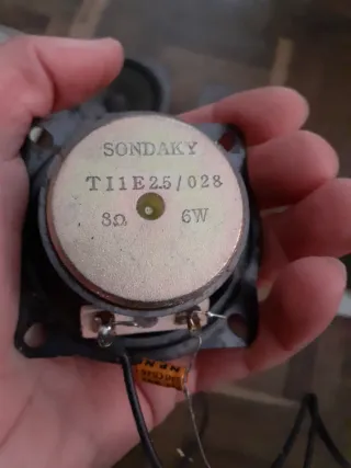 Lote altavoces 2 de 10w 8 ohnios y 2 6w 8 ohnios.