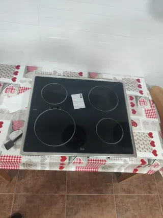 Encimera de cocina TEKA vitrocerámica bordes acero