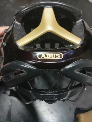 Casco ABUS Airbreaker Negro/Dorado talla M