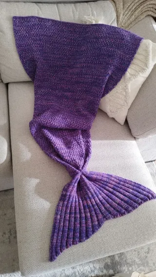 Manta cola de sirena tejida morada