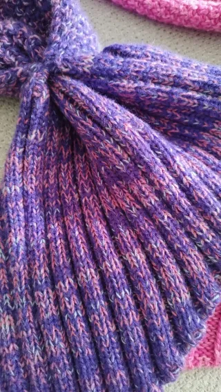 Manta cola de sirena tejida morada