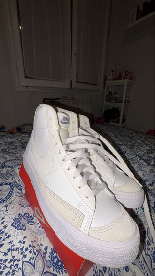 Zapatillas Nike Mujer Blancas/Beige (Sin estrenar)