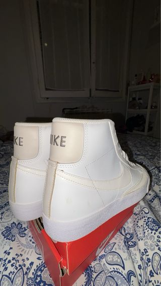 Zapatillas Nike Mujer Blancas/Beige (Sin estrenar)