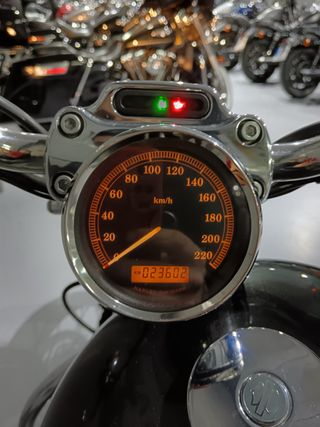 Harley Davidson 883 Custom