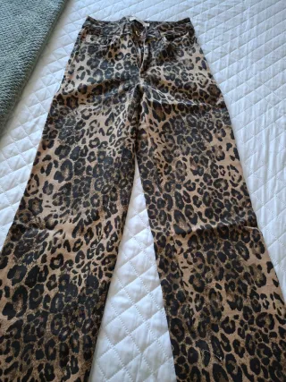Pantalón estampado leopardo