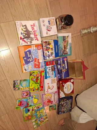 Lote de juegos y libros infantiles