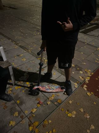 Patinete infantil con diseño colorido