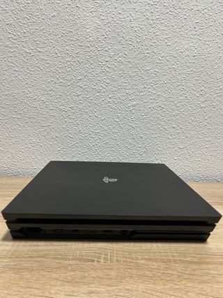 PS4 Pro 1TB Negra + 2 mandos + cargador