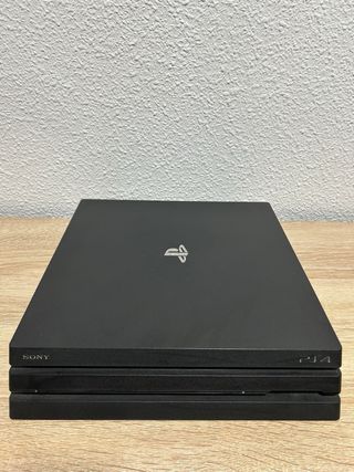 PS4 Pro 1TB Negra + 2 mandos + cargador
