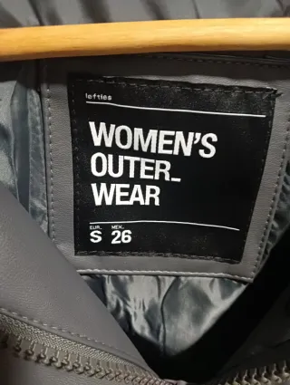 Cazadora acolchada gris