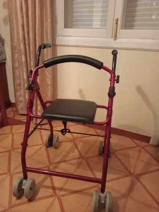 Andador con asiento y ruedas