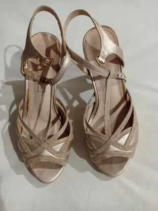 Zapatos de fiesta dorados tacón plataforma