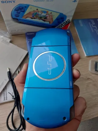 PSP 3000 azul en caja