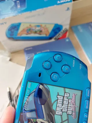 PSP 3000 azul en caja