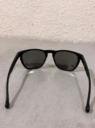 Gafas de sol Arnette negras y plateadas