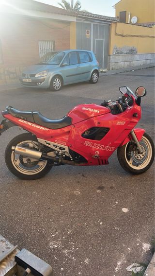 Suzuki GSX 600F Roja