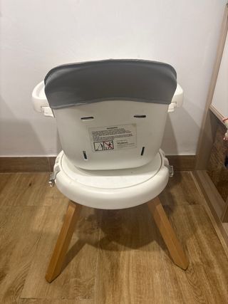 Silla baja bebé con bandeja sin arnés