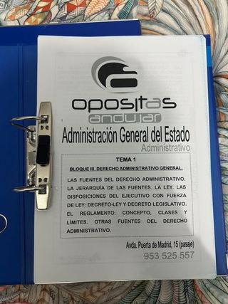 temario repartido en 3 carpetas duras de anillas