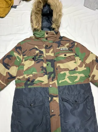 Chaqueta Camuflaje con Capucha y Bolsillos
