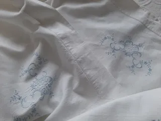 Lenzuolo con 2 federe ricamate metà '900