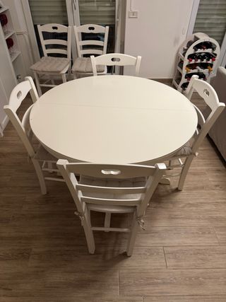 Tavolo rotondo allungabile bianco e sedie