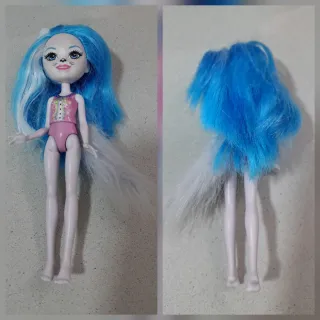 Casita de madera, muñecas ECHANTIMALS y miniaturas