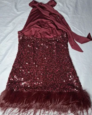 Vestido fiesta lentejuelas y plumas