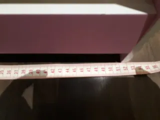 Cuna de muñecas rosa y blanca