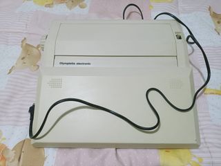 MÁQUINA DE ESCRIBIR ELÉCTRICA OLIMPIETTE ELECTRONI