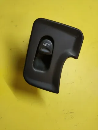 BOTONERA ELEVALUNAS DERECHA ALFA 147